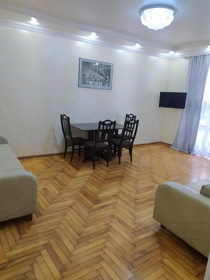 Apartment On 26 May Str Batoumi Extérieur photo
